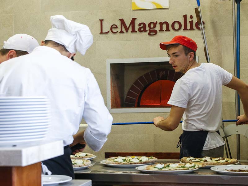 pizzaioli al lavoro