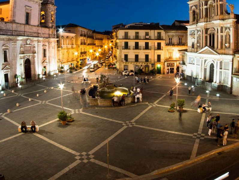 Piazza Garibaldi a Caltanissetta