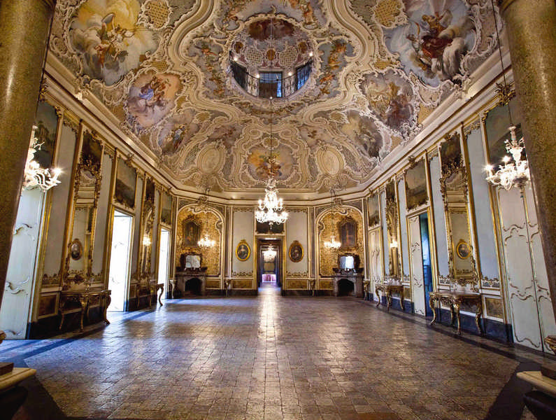 Il Salone delle feste di Palazzo Biscari a Catania