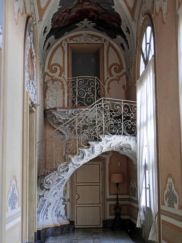 La scala a chiocciola di Palazzo Biscari a Catania