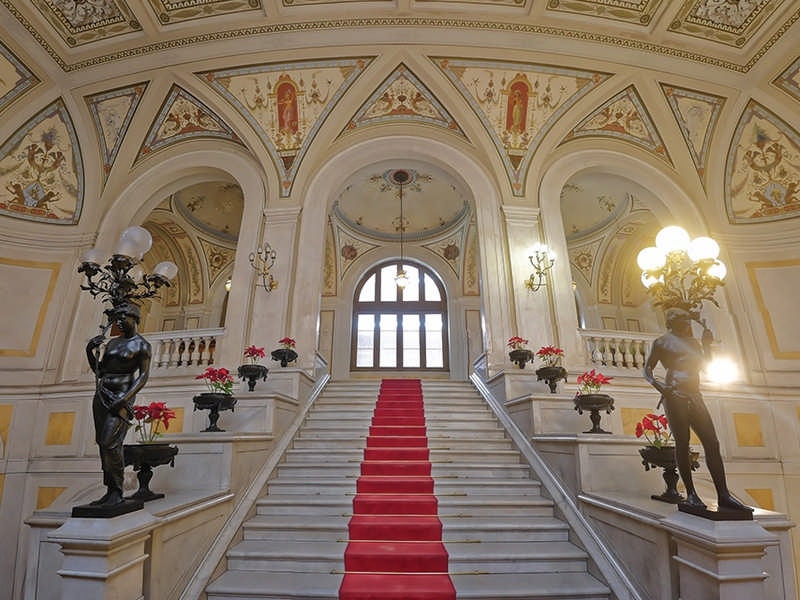 Lo scalone di Palazzo del Toscano a Catania