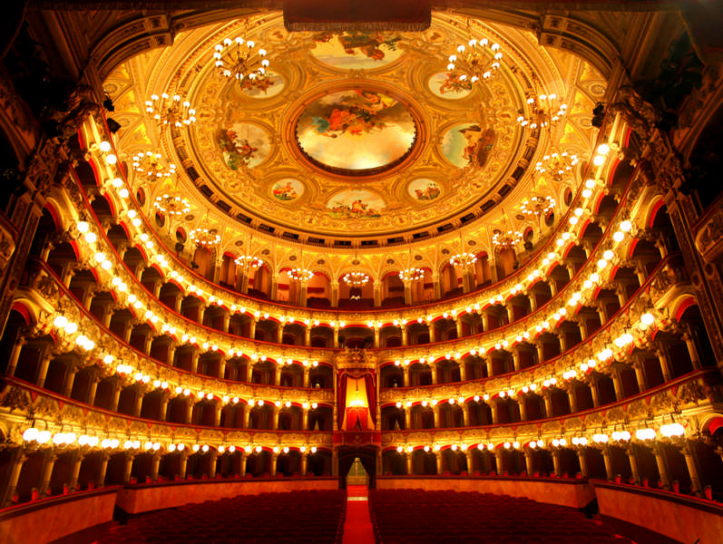 Interno del Teatro Massimo Vincenzo Bellini a Catania