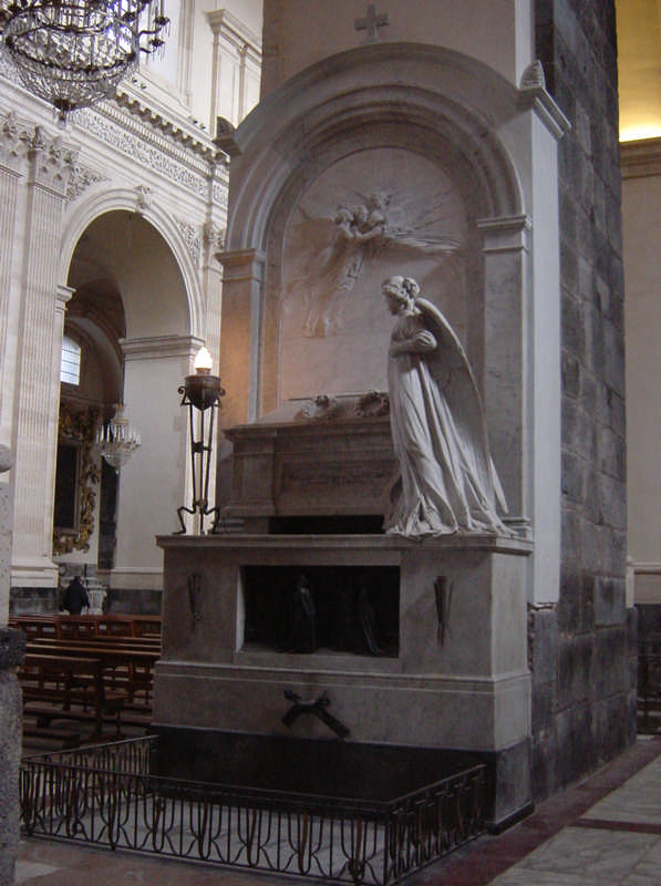 La Tomba di Vincenzo Bellini nella Cattedrale di Catania