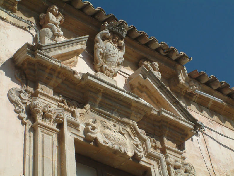 Palazzo Iatrini - particolare Palazzo Iatrini a Militello