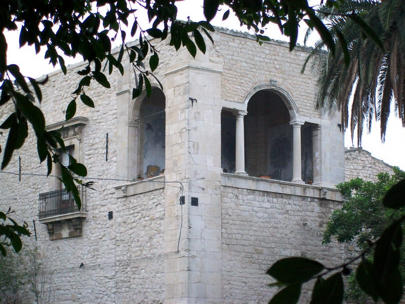 Castello Naselli, particolare della trifora Prospetto laterale del Castello Naselli di Comiso