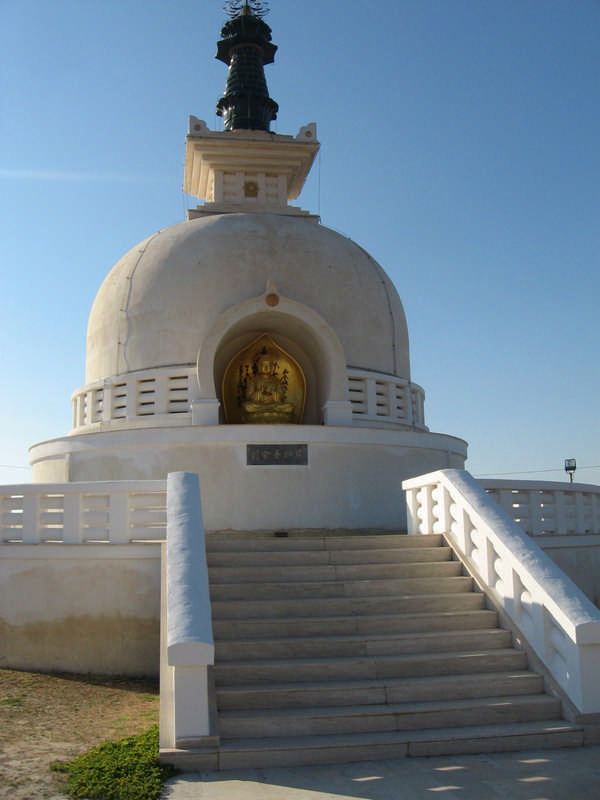 La Pagoda della pace a Comiso