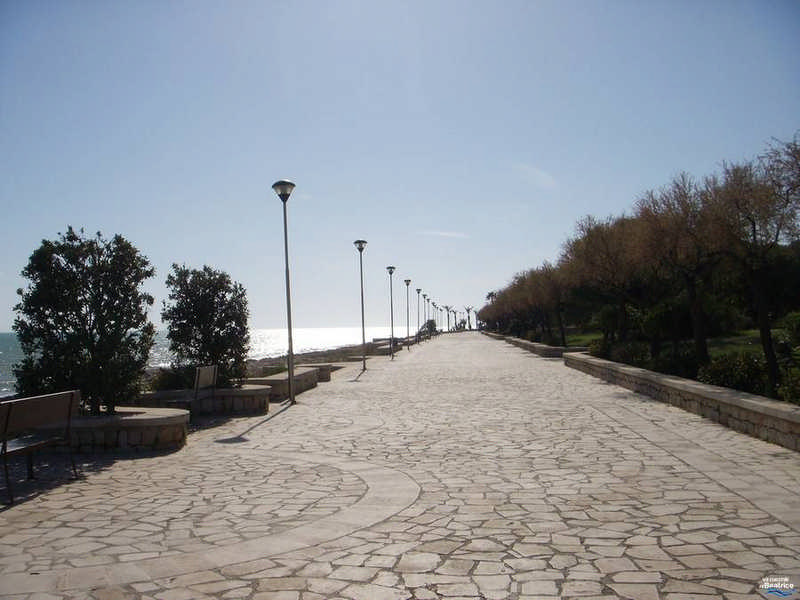 Il lungomare di Marina di Modica