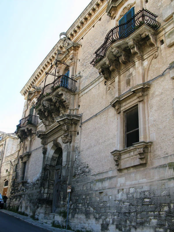 Palazzo Napolino-Tommasi Rosso Il Palazzo Napolino Tommasi Rosso a Modica