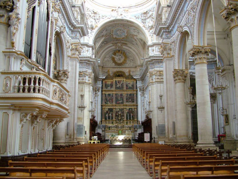 Interno del Duomo di San Giorgio Interno del Duomo di San Giorgio a Modica