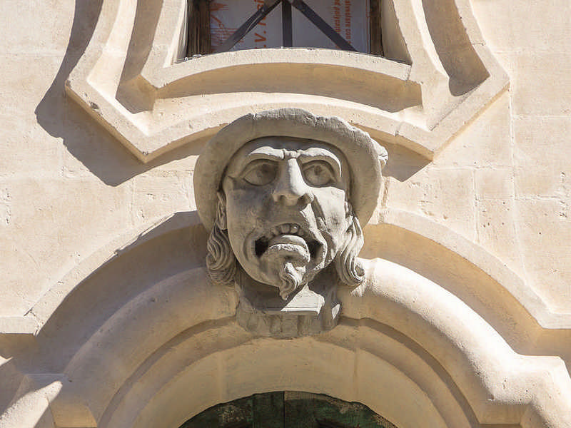 Mascherone raffigurante il nobile signore Uno dei tre mascheroni di Palazzo Bertini