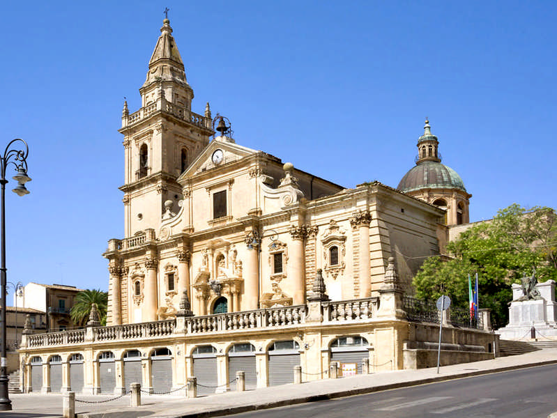 Facciata della Cattedrale di San Giovanni Battista La Cattedrale di San Giovanni Battista a Ragusa