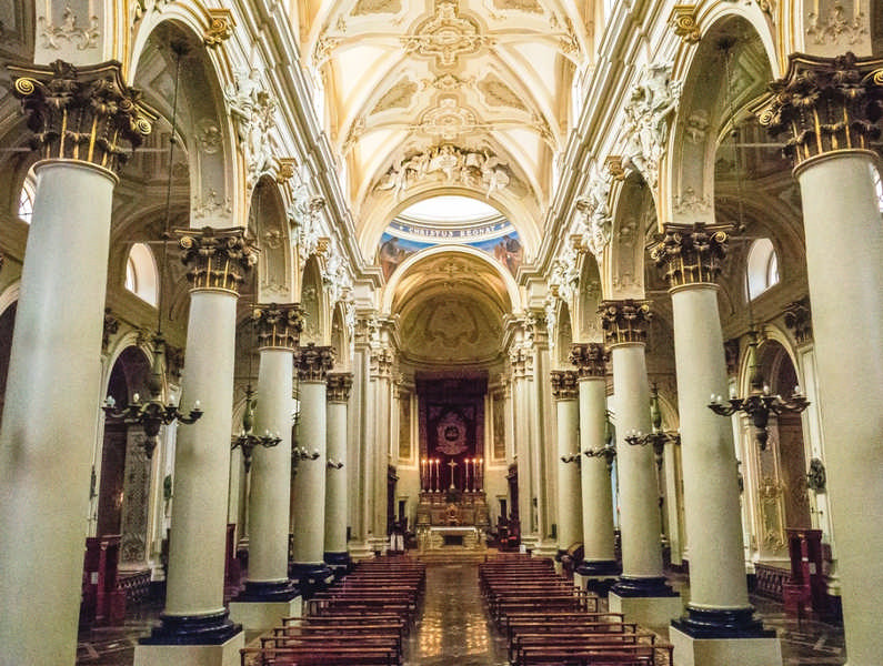 Interno della Cattedrale di San Giovanni Battista Interno della Cattedrale di San Giovanni Battista a Ragusa