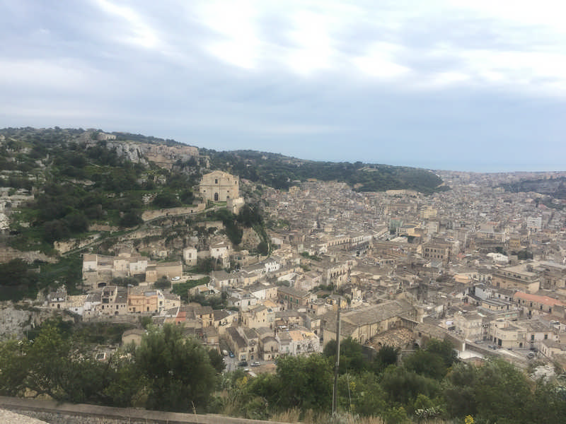 Vista dall'alto della città di Scicli