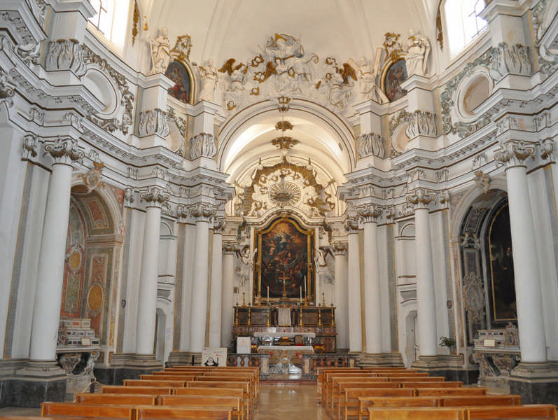 Interno della Chiesa di Santa Chiara a Noto