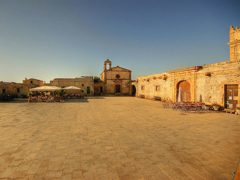 Piazza Regina Margherita a Marzamemi